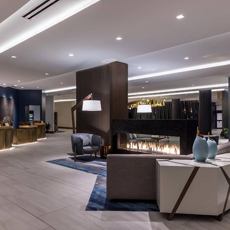 Отель Richmond Marriott Экстерьер фото