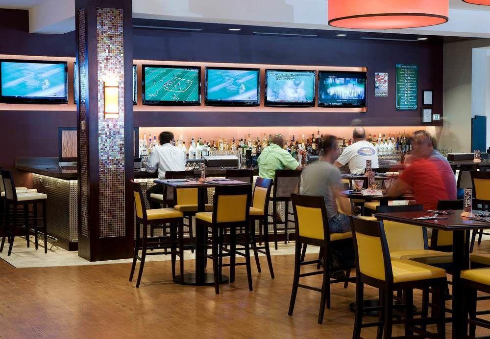 Отель Richmond Marriott Экстерьер фото