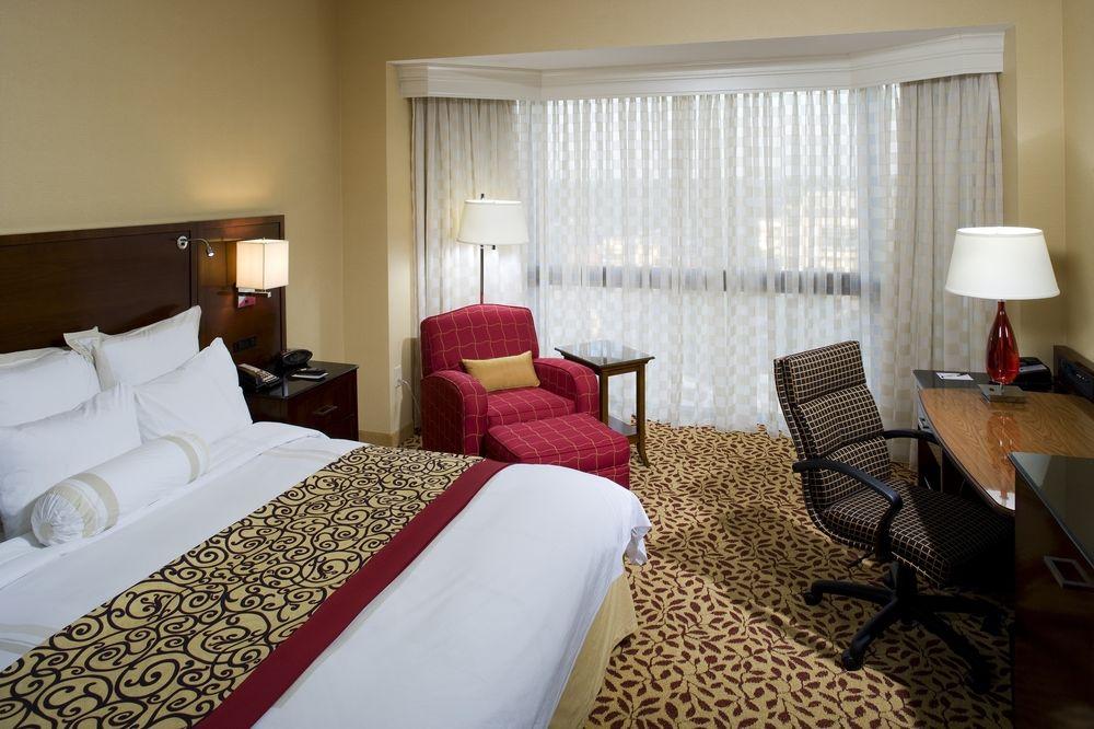 Отель Richmond Marriott Экстерьер фото
