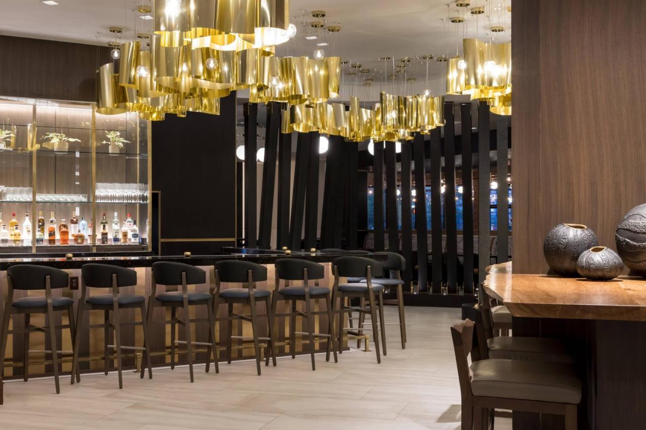 Отель Richmond Marriott Экстерьер фото