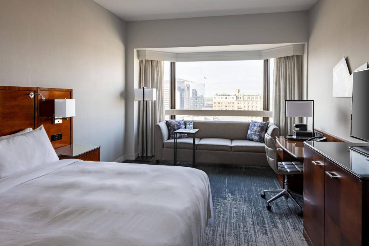 Отель Richmond Marriott Экстерьер фото