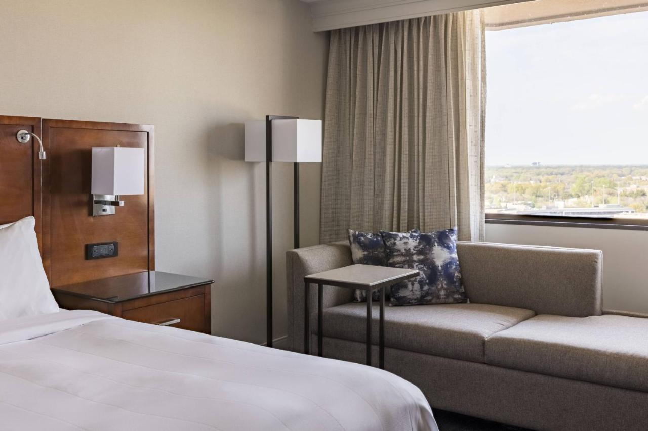 Отель Richmond Marriott Экстерьер фото