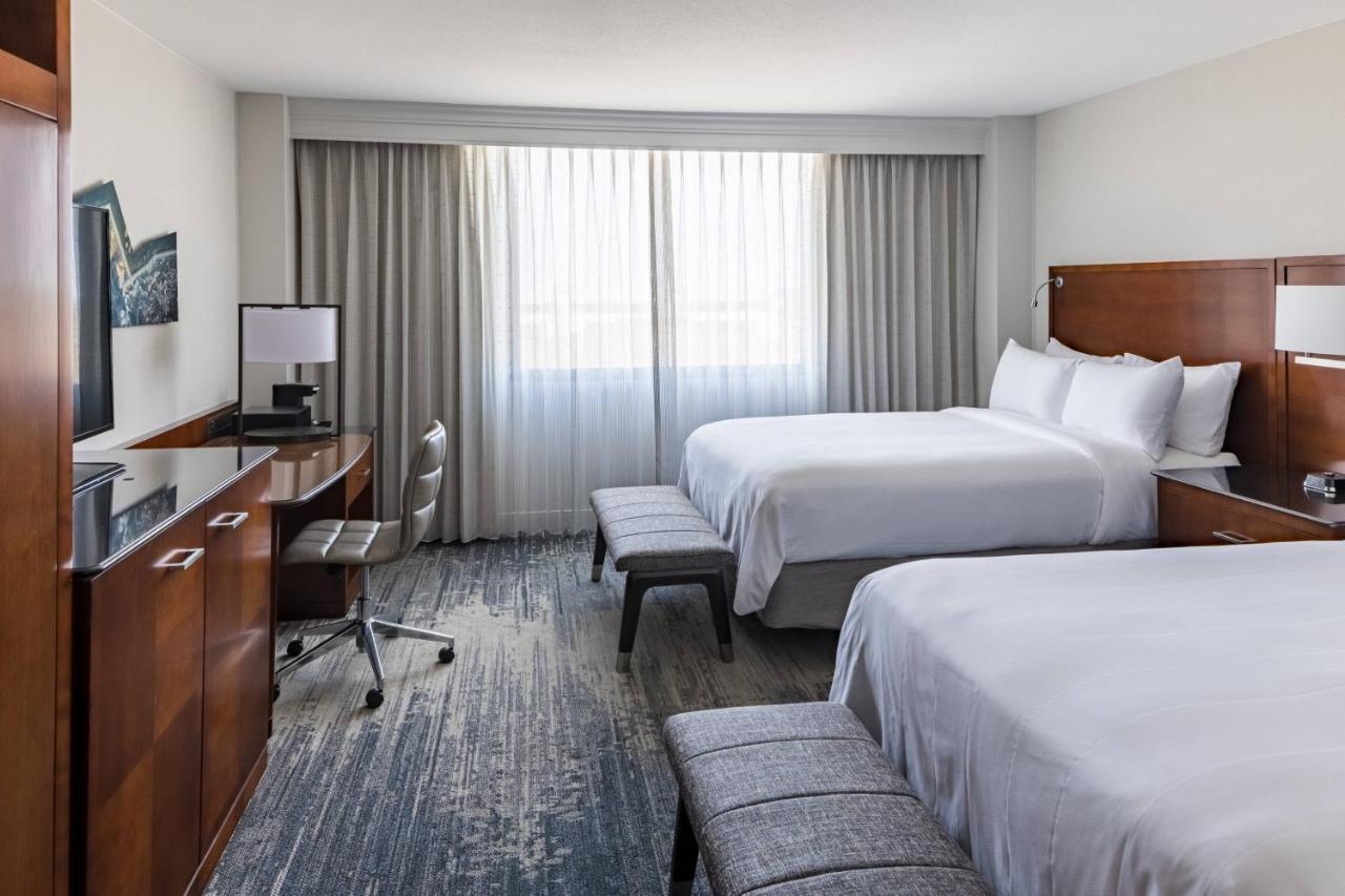 Отель Richmond Marriott Экстерьер фото