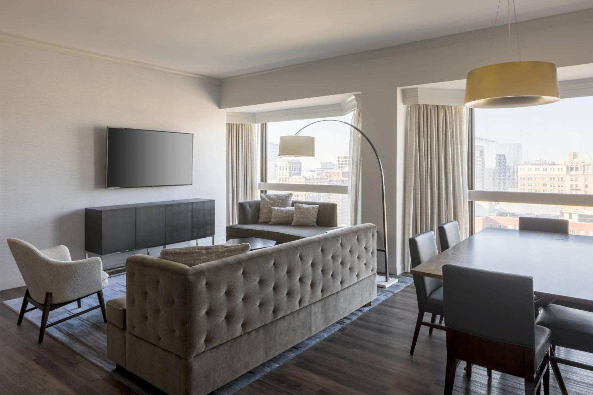 Отель Richmond Marriott Экстерьер фото
