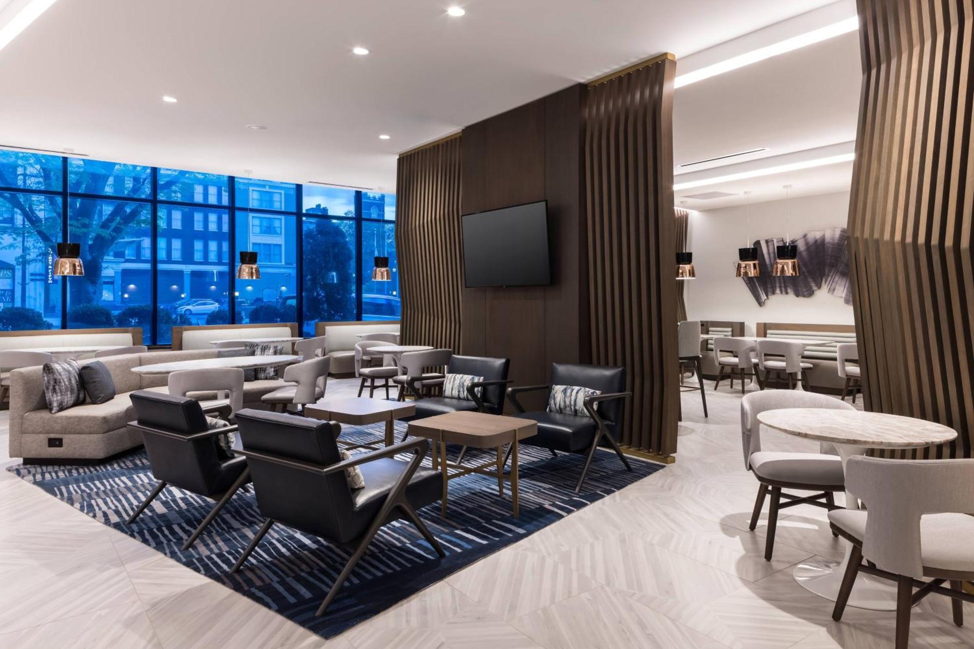 Отель Richmond Marriott Экстерьер фото