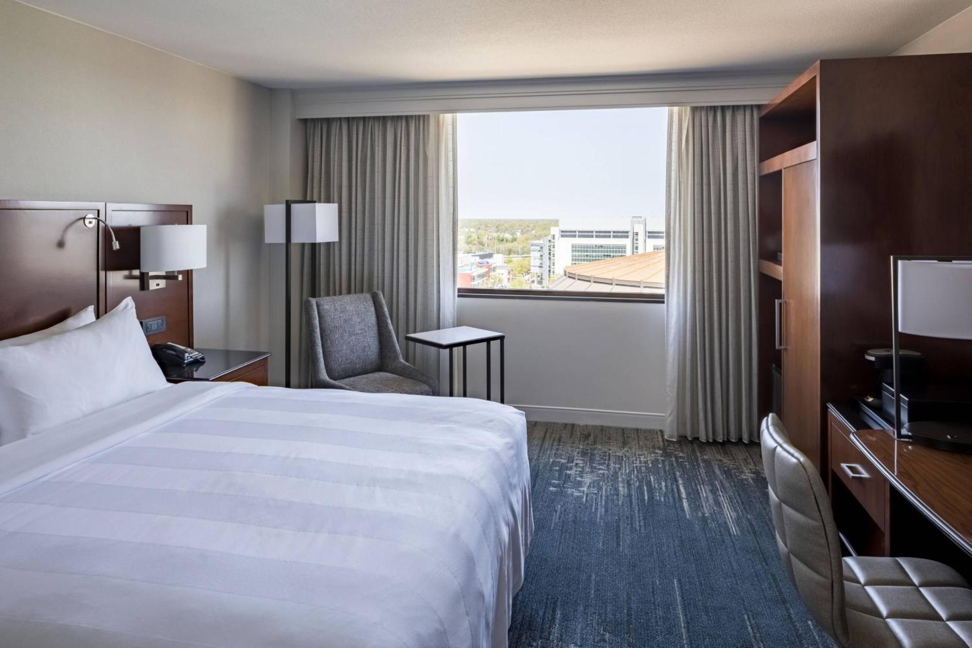 Отель Richmond Marriott Экстерьер фото