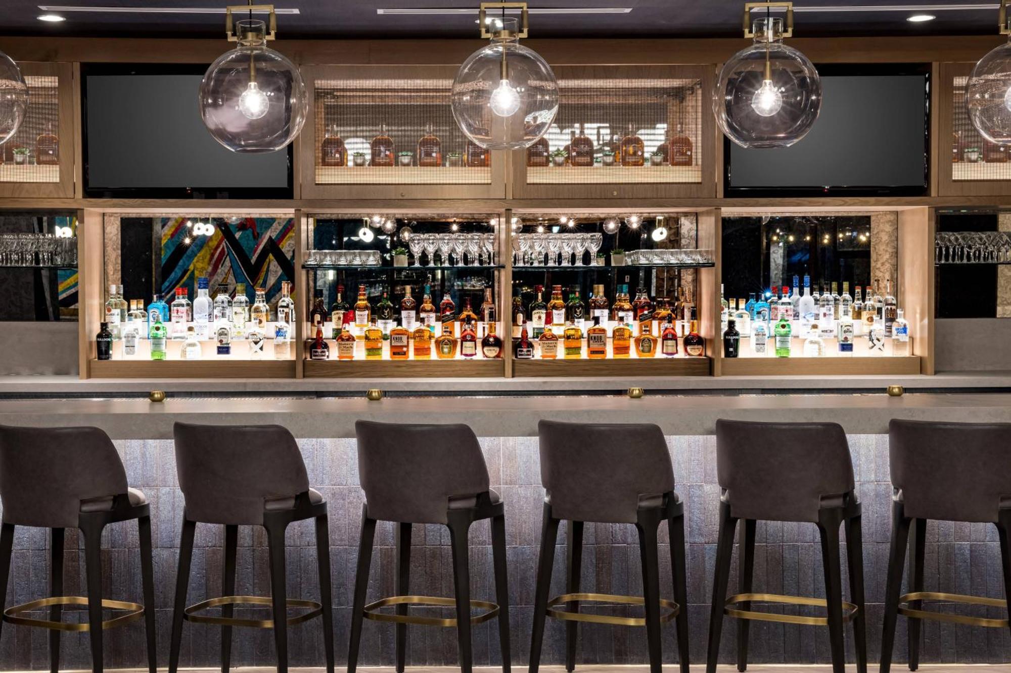 Отель Richmond Marriott Экстерьер фото