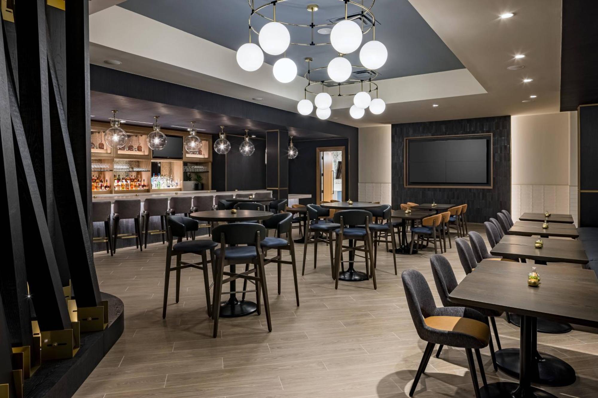 Отель Richmond Marriott Экстерьер фото