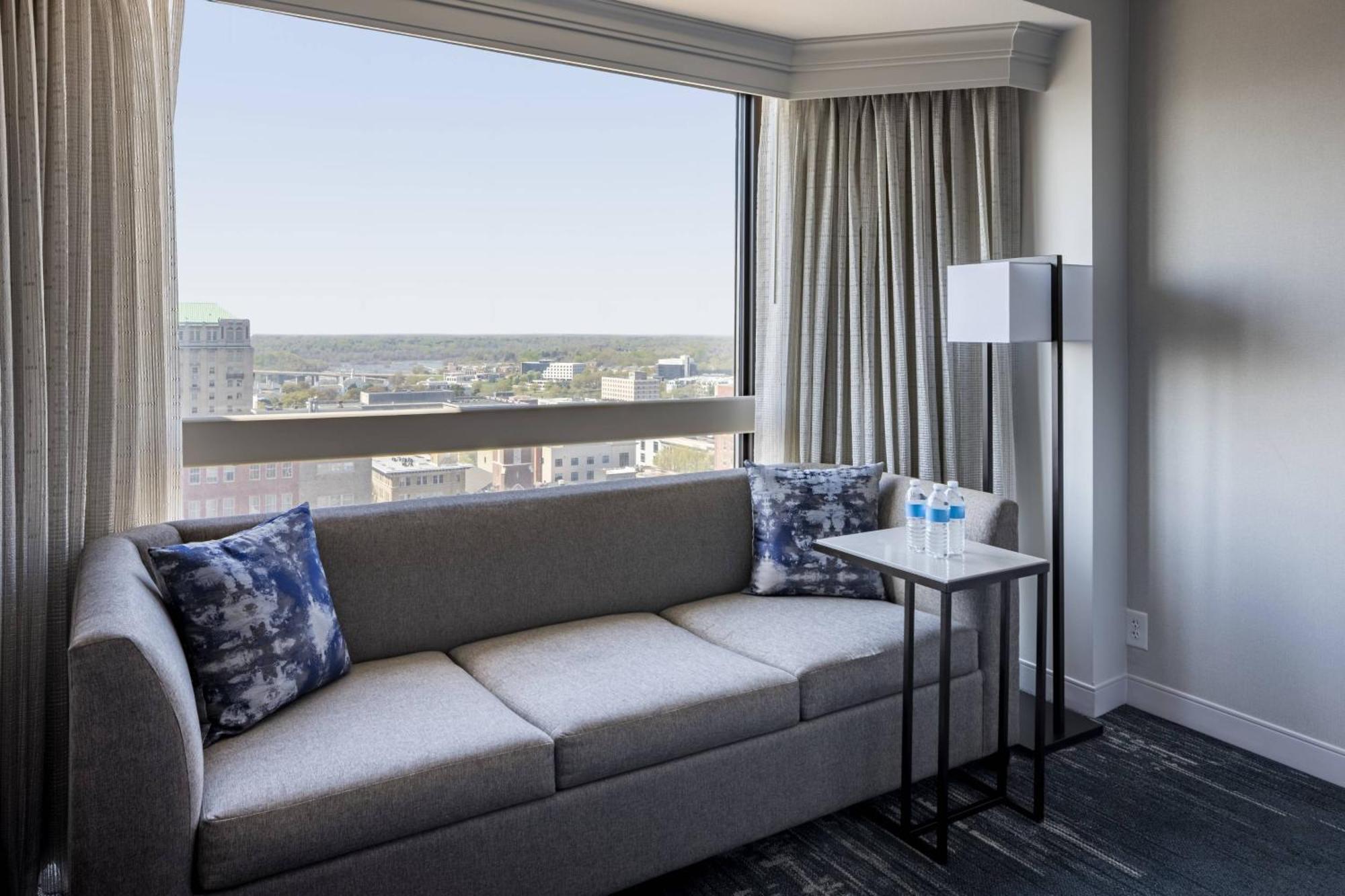 Отель Richmond Marriott Экстерьер фото