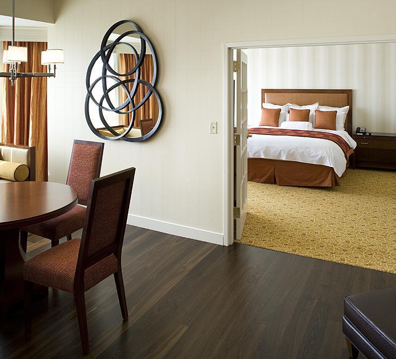 Отель Richmond Marriott Экстерьер фото